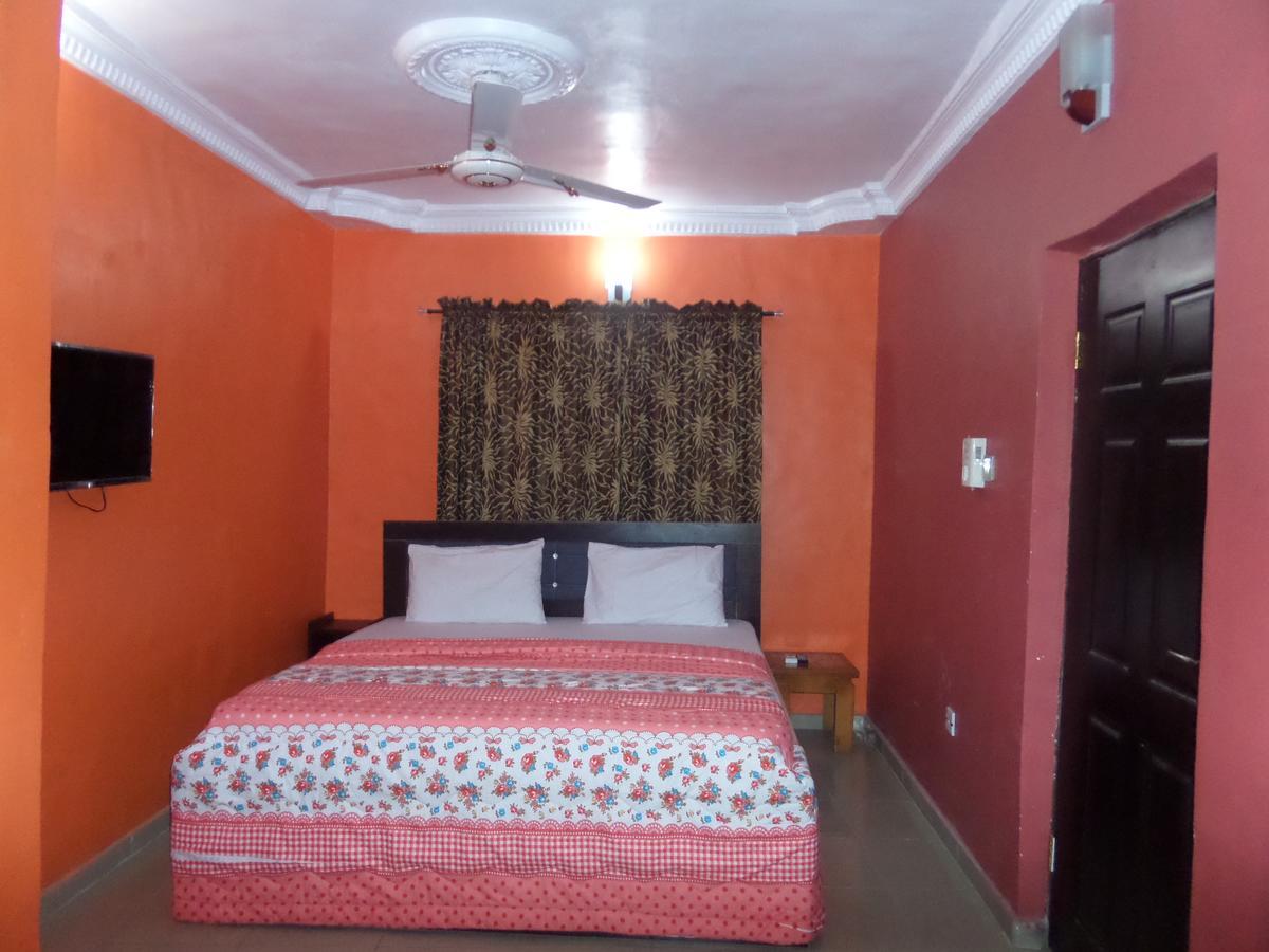 De-Zone Hotel Ikotun Esterno foto