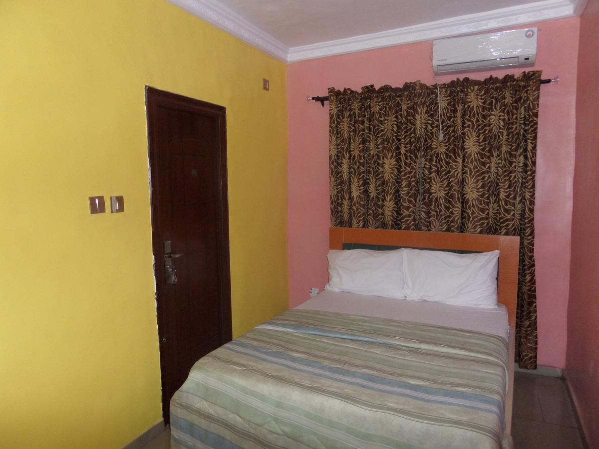 De-Zone Hotel Ikotun Esterno foto